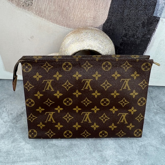 🌵Louis Vuitton Vintage Toiletey 26 Monogram🌵 - Picture 3 of 10